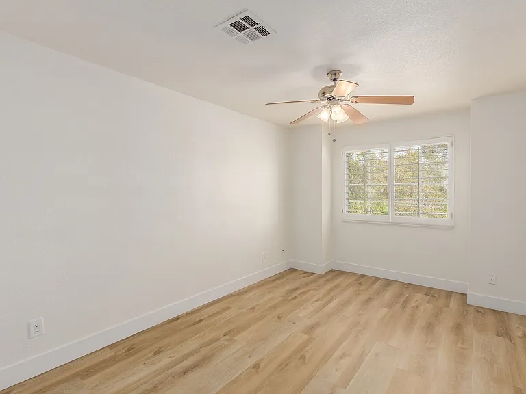 861 Vegas Valley Dr — Photo 28