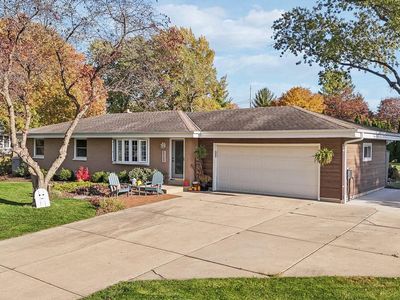 21935 Holly Crest DRIVE, Brookfield, WI, 53045