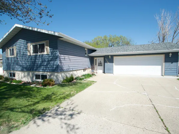 1729 N 20th St, Bismarck, ND 58501