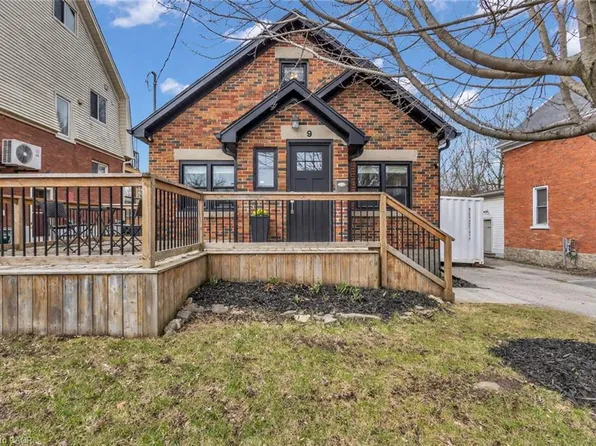 9 Dunbar Rd S, Waterloo, ON N2L 2C9