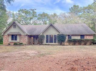 340 Livingston Ln, Columbus, MS 39702