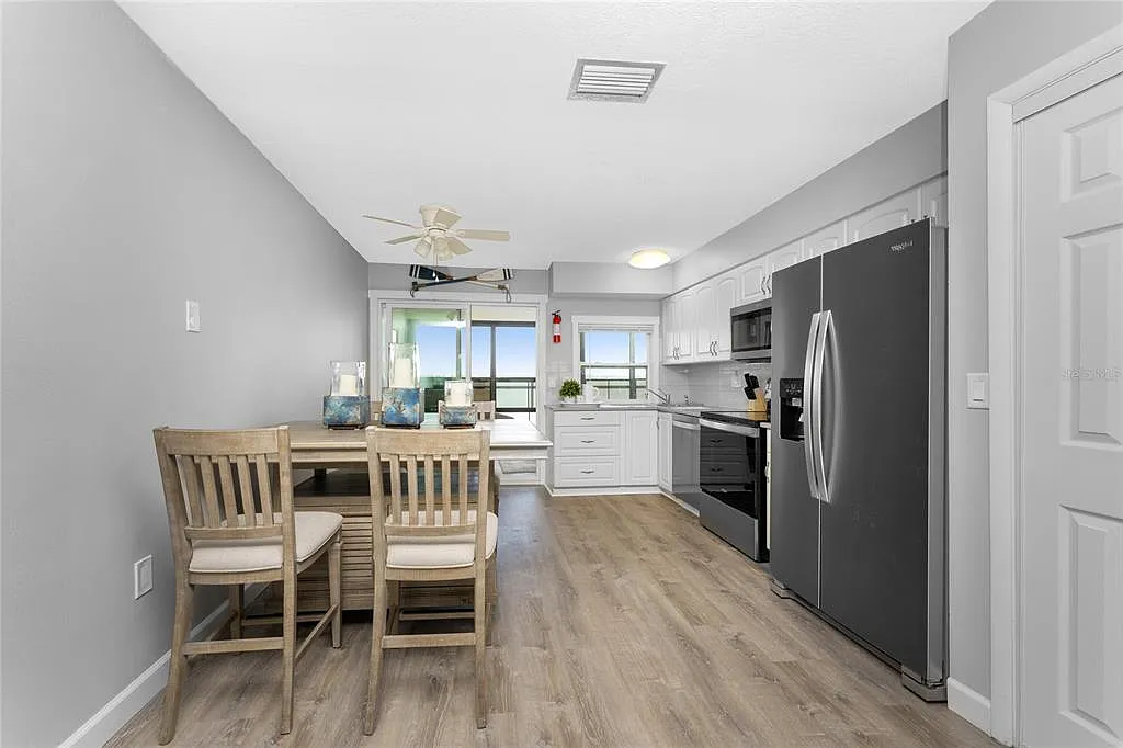 2 bed, 1.0 bath, 864 sqft, $3,000 — Photo 2