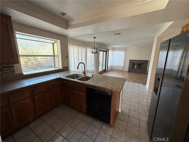 3461 Mountainside Dr — Photo 3