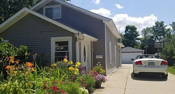 3rd image of 218 E Pine Ave