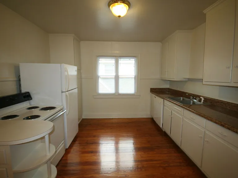 1404 W Chapel Hill St #C — Photo 4
