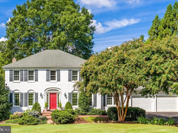 806 Hickory Vale Ln, Great Falls, VA 22066