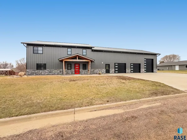 513 Beck Dr, Alcester, SD 57001