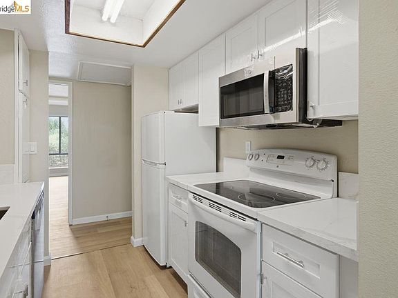 3rd image of 2400 Larkspur Ln APT 264
