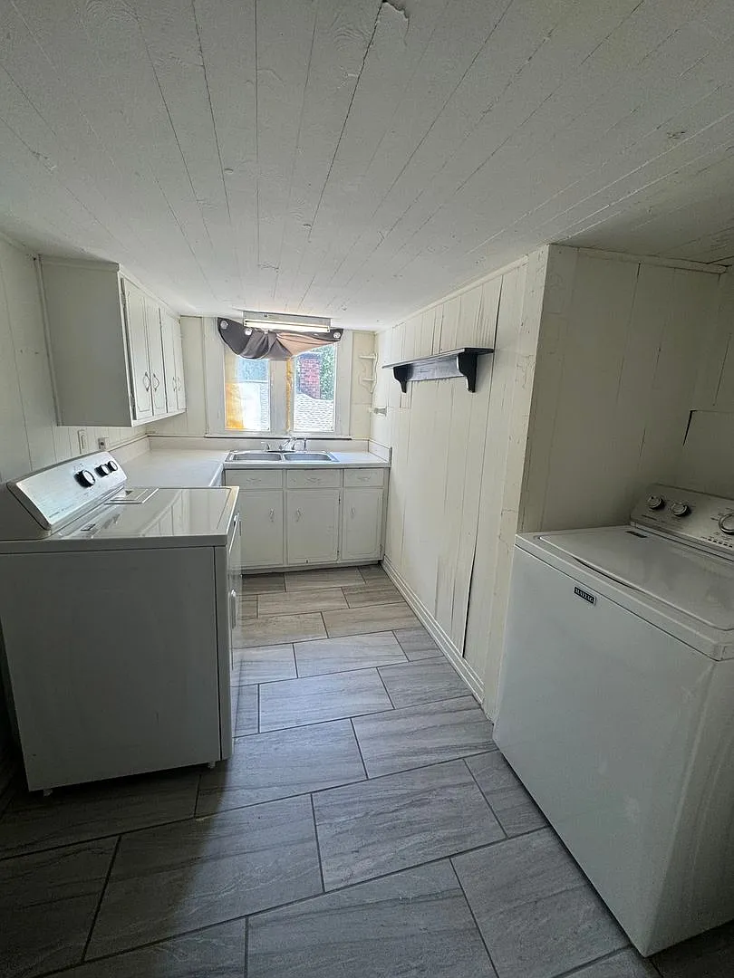 1015 Queen City Avenue — Photo 3