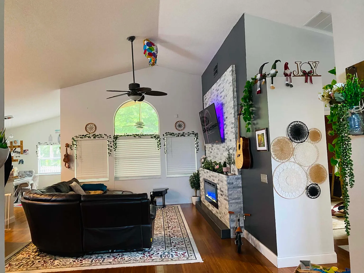 3 bed, 1728 sqft, $2,800 — Photo 2