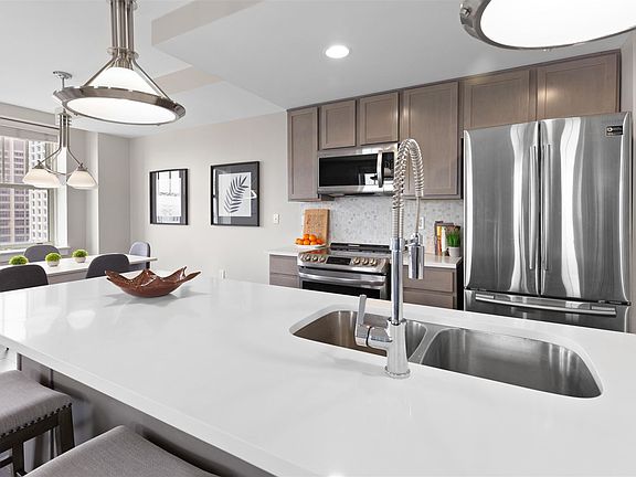 5th image of 525 W Lafayette Blvd #14B