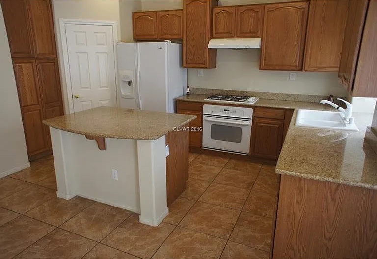 2307 Summer Home St — Photo 5