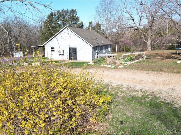 92 State Park Rd, Brumley, MO 65017