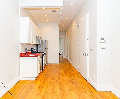 3rd image of 186 Wilson Ave #5V