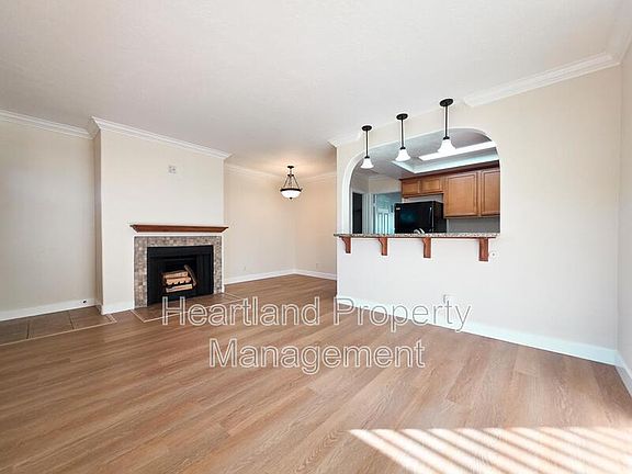 4th image of 4230 48th St APT 8