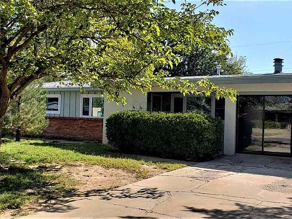 3rd image of 802 Adams Dr