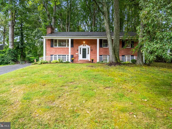 10715 Howerton Ave, Fairfax, VA 22030