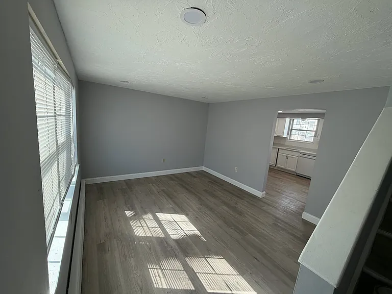 55 E St — Photo 2