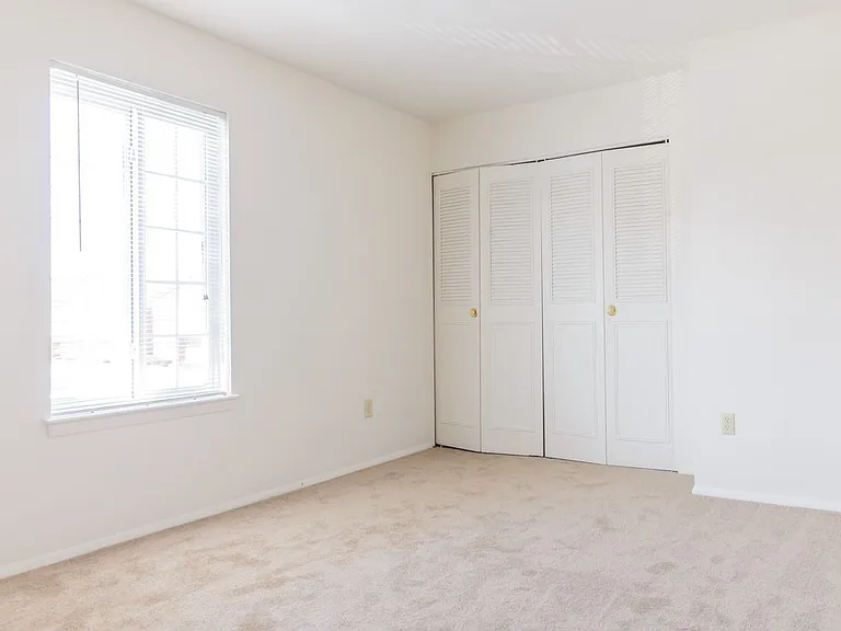 Windsor Gardens Apartments — Photo 118