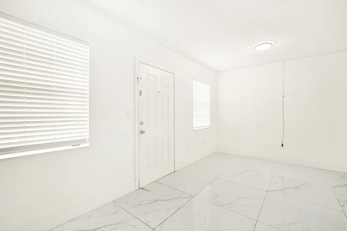 Building Photo - 4 Sidonia Ave #2