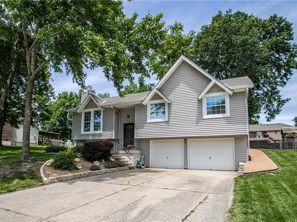 1002 NE Cedar St, Lees Summit, MO 64086