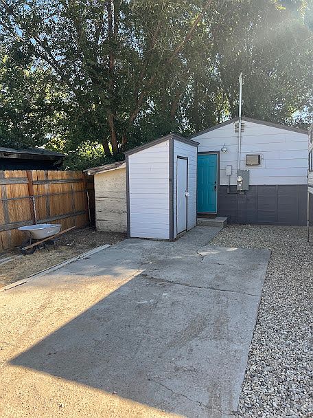 1016 1/2 E. WASHINGTON AVE. ENTRY, FRONT OFF STREET PARKING AND STORAGE UNIT