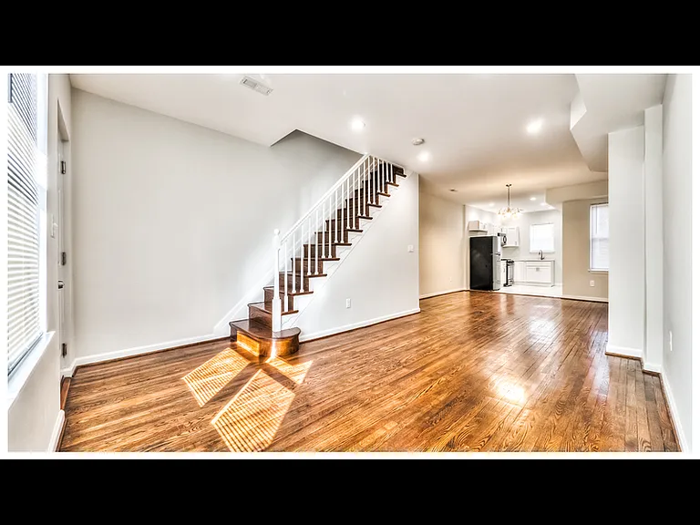 3336 W Caton Ave — Photo 4