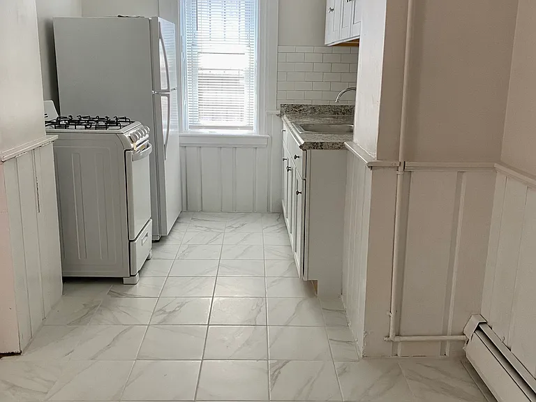 386 Brook St — Photo 5