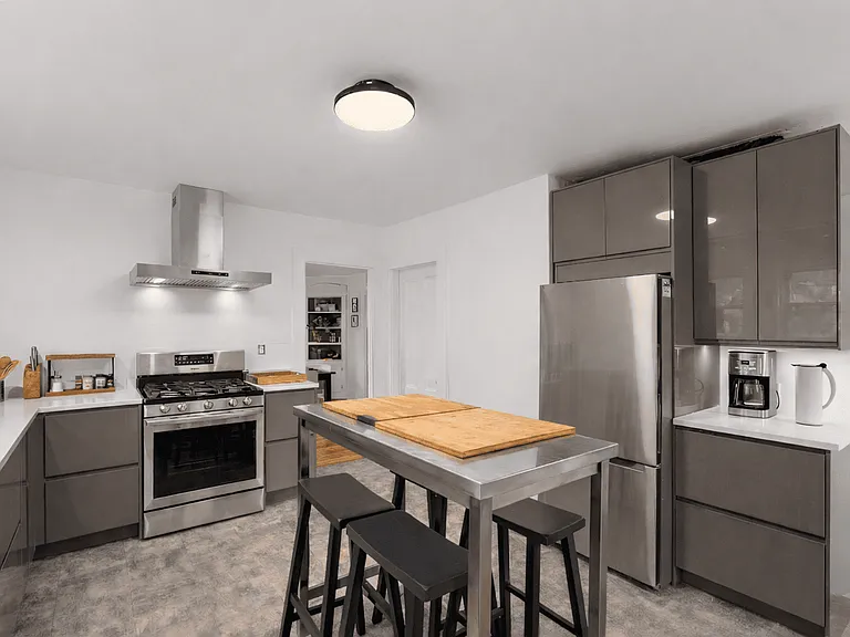11 S Kilby St — Photo 10