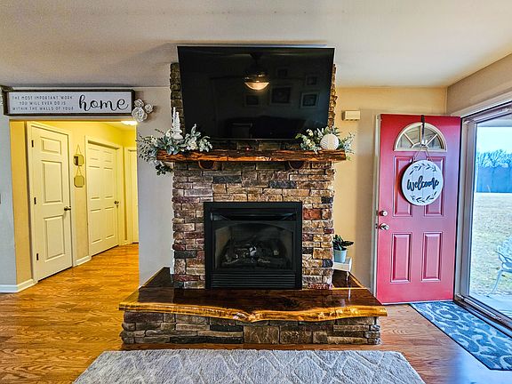 4th image of 223 Rich Rd