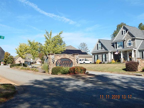 3rd image of 405 Copper Creek Cir