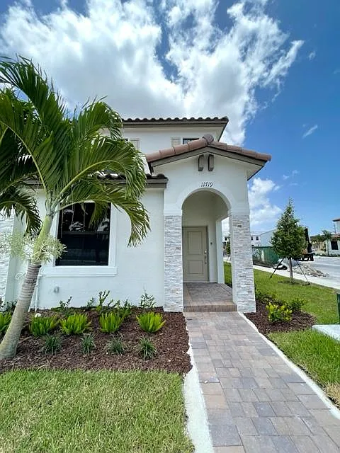 11719 SW 246th Ter — Photo 2