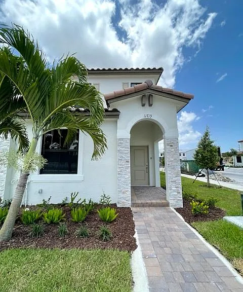 11719 SW 246th Ter — Photo 2