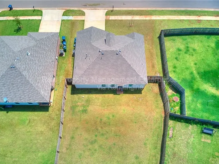 13229 Bridgewater Dr — Photo 30