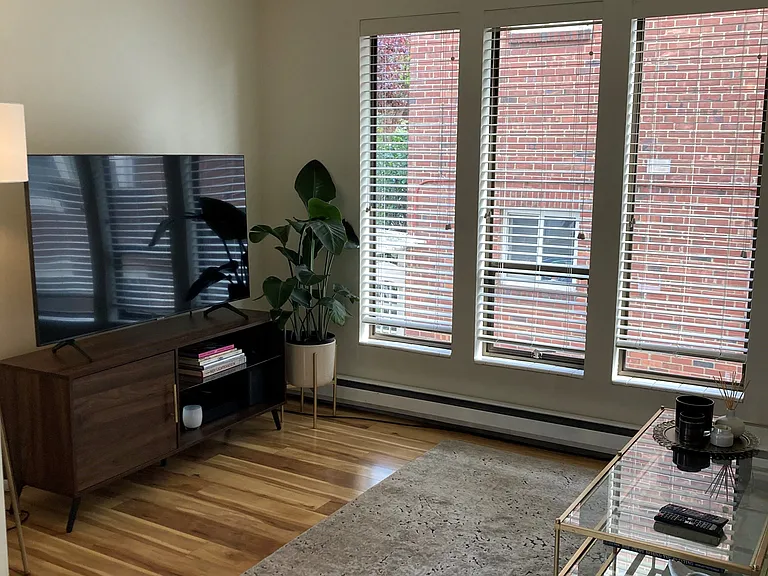 2633 Franklin Ave E #201 — Photo 4