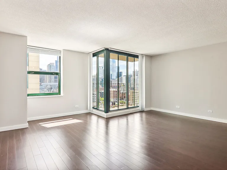 West77 Apartments — Photo 28