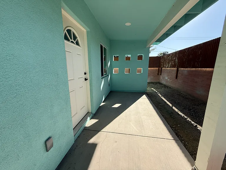 5564 E Camden St #B — Photo 11