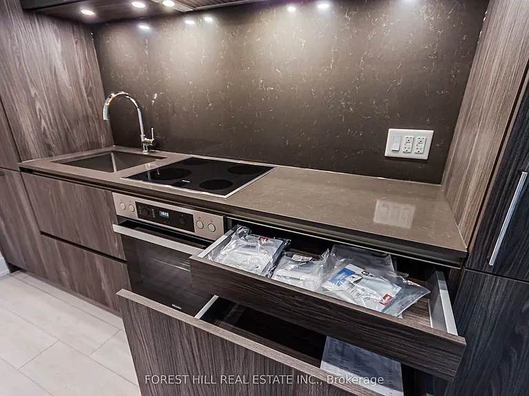 15 Mercer St S #807 — Photo 9