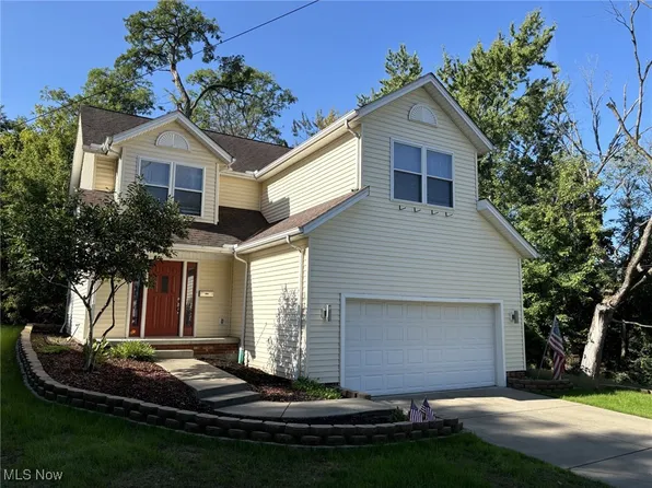 8509 Wesley Dr, Parma, OH 44129