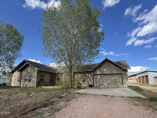 54 Country Ln, Moorcroft, WY 82721