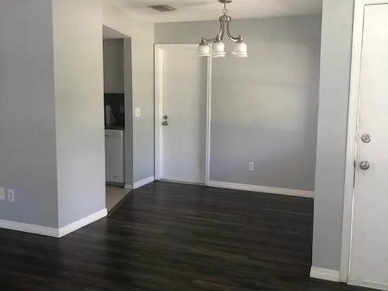 6910 S Trask St — Photo 5