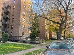 73-73 255th St #1C, Rosedale, NY 11422