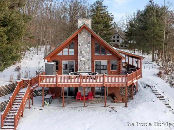 2622 Shoneye Dr, Trufant, MI 49347
