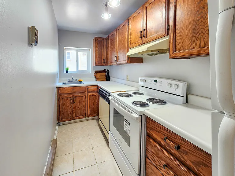 638 Rideau St #A — Photo 9