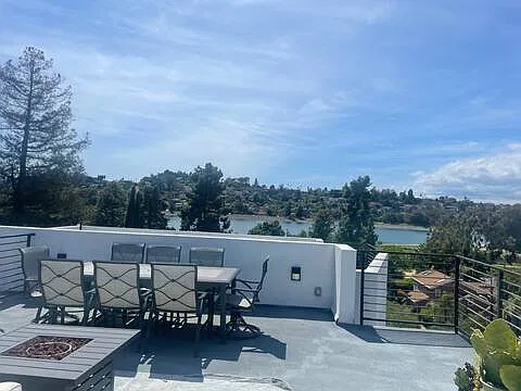 3 bed, 2.5 bath, 1858 sqft, $6,600 — Photo 2