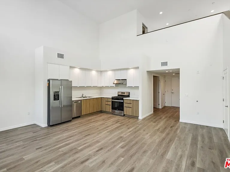 951 S Wilton Pl #302 — Photo 1
