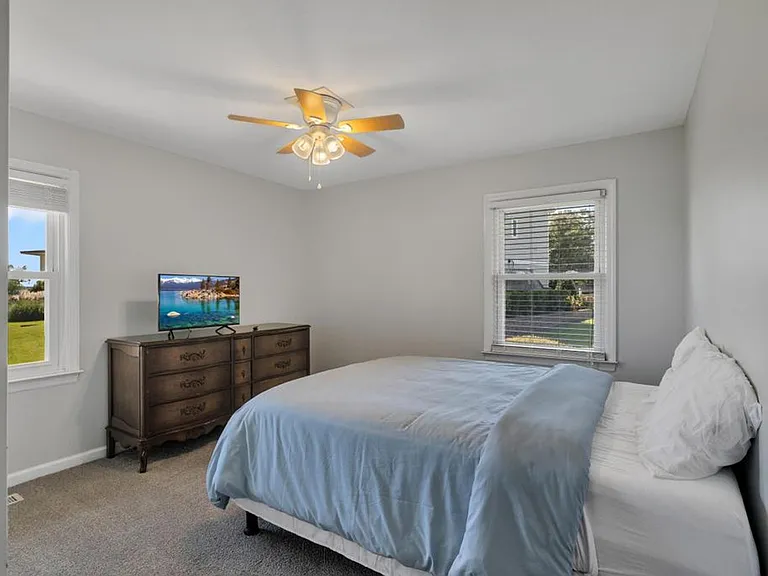 130 Leslie Dr — Photo 31