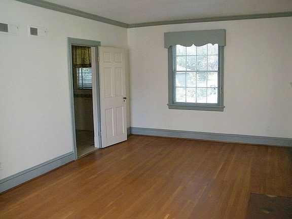 Huge 21' x 12'5" Living Room