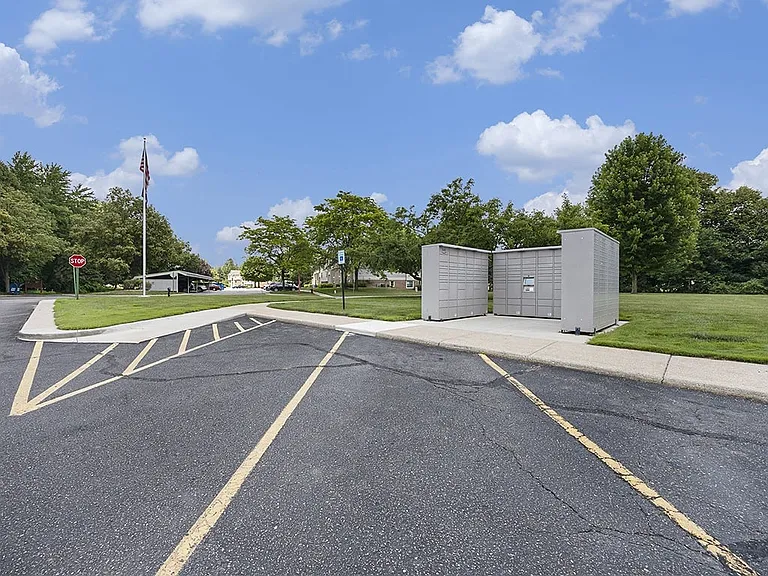 Byron Lakes Apartments — Photo 75