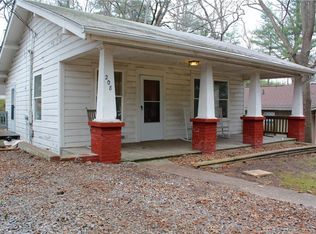 130 Half Circle Ln, Hendersonville, NC 28791